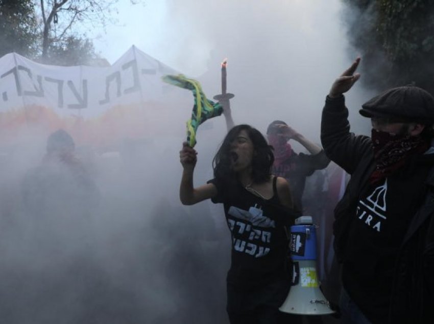 Protesta në Jerusalem, policia përdor topa uji