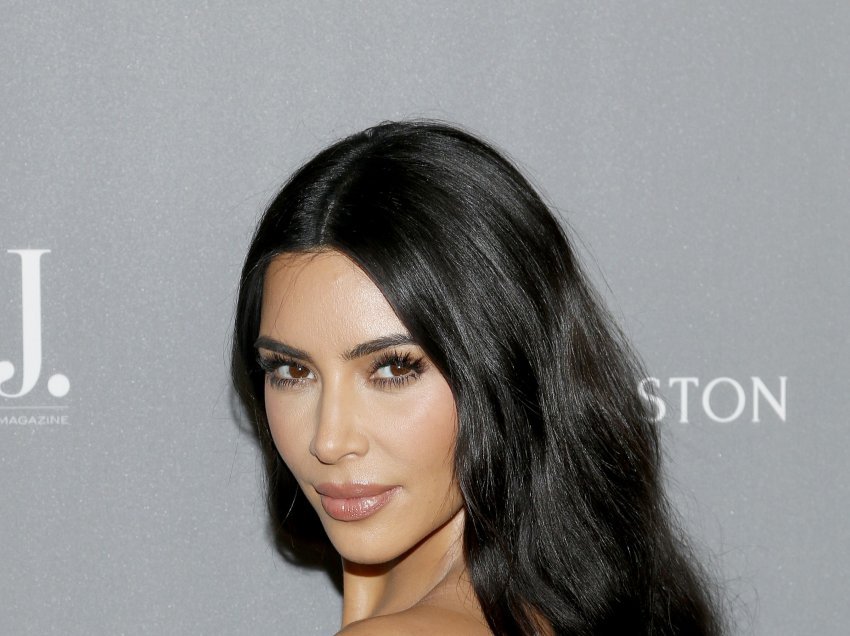 Kim Kardashian shijon një udhëtim me familjen në Turks dhe Caicos, mes divorcit nga Kanye West