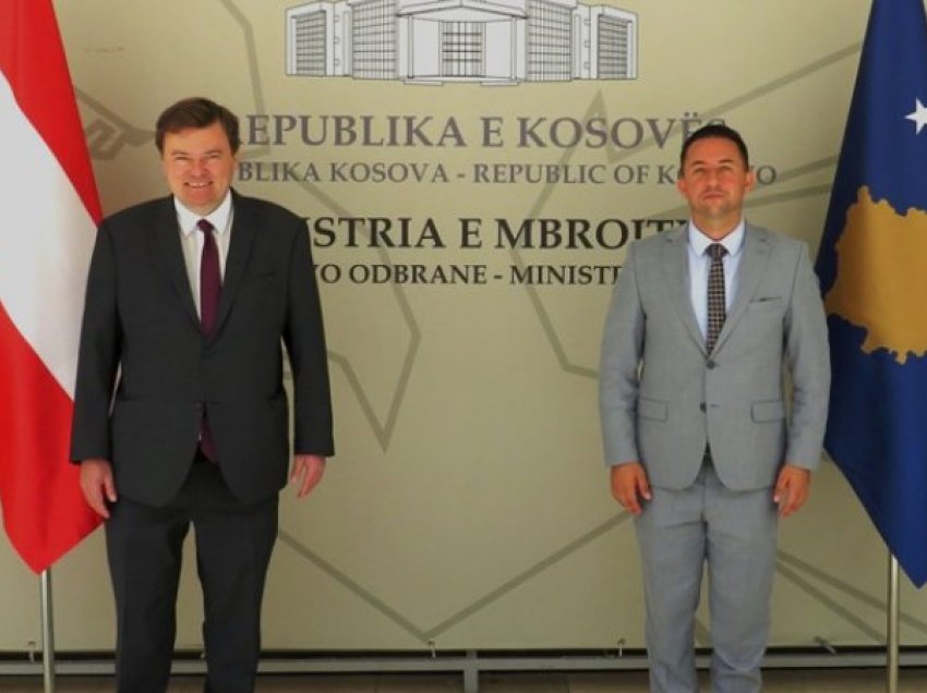 Ministri Mehaj takon ambasadorin austriak në Kosovë