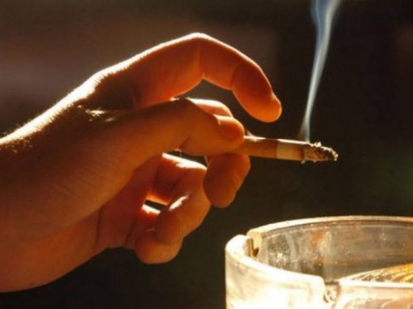 ​Ja kur Anglia ndaloi pirjen e duhanit në hapësirat e brendshme publike