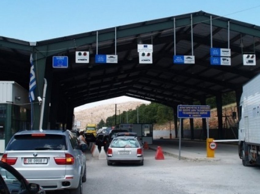 Hapet pika kufitare e Kapshticës/ Nis edhe lëvizja e trageteve në portin e Sarandës dhe Korfuzit