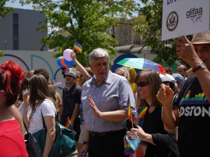 ​Kosnett në “Paradën e Krenarisë”: Anëtarët e komunitetit akoma përballen me diskriminim