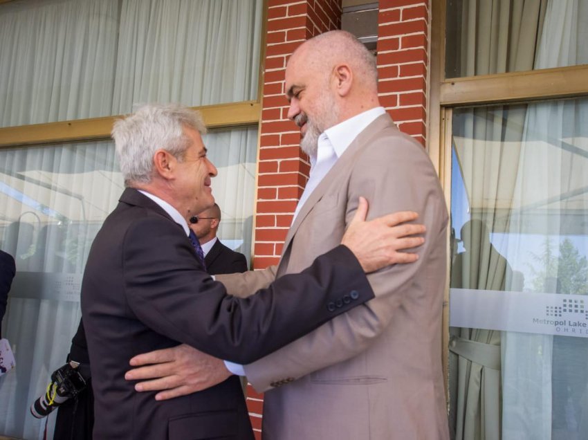 Takimi Ahmeti dhe Rama: Politikanët modern ndërtojnë ura lidhëse për paqe dhe stabilitet