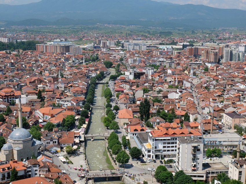 Në Prizren: Rrihen mes vete dy persona gjersa prisnin për pagesë në një market