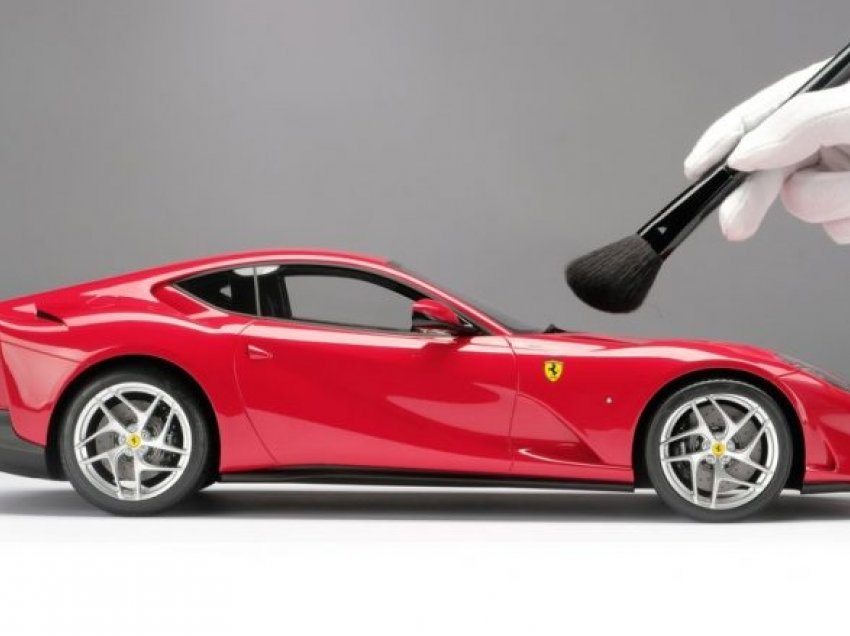Ky Ferrari kushton më pak se 10,000 euro, por nuk mund t’a ngisni atë