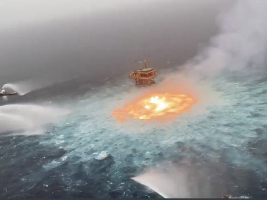 “Syri i zjarrit”, shpërthen flaka në Oqeanin Paqësor