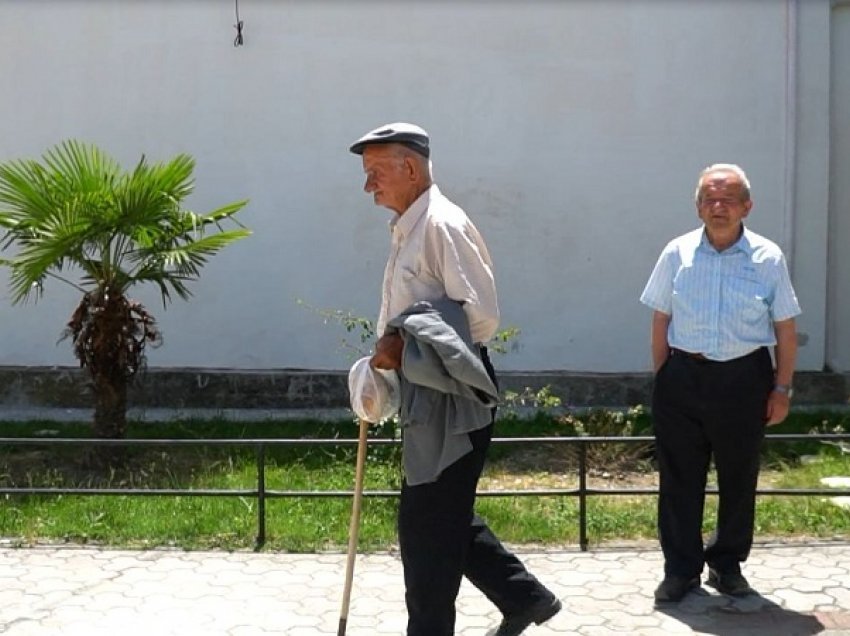Në rrugë dhe i dëbuar nga familja/ I moshuari nga Durrësi kërkon strehim në shtëpitë e të moshuarve