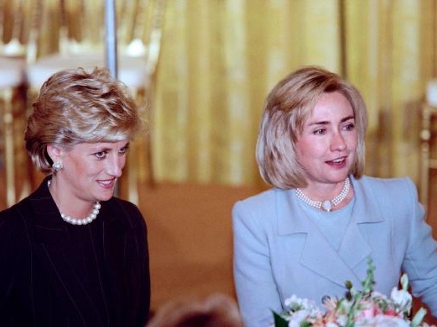 Hillary Clinton kujton mes emocionesh princeshën Diana
