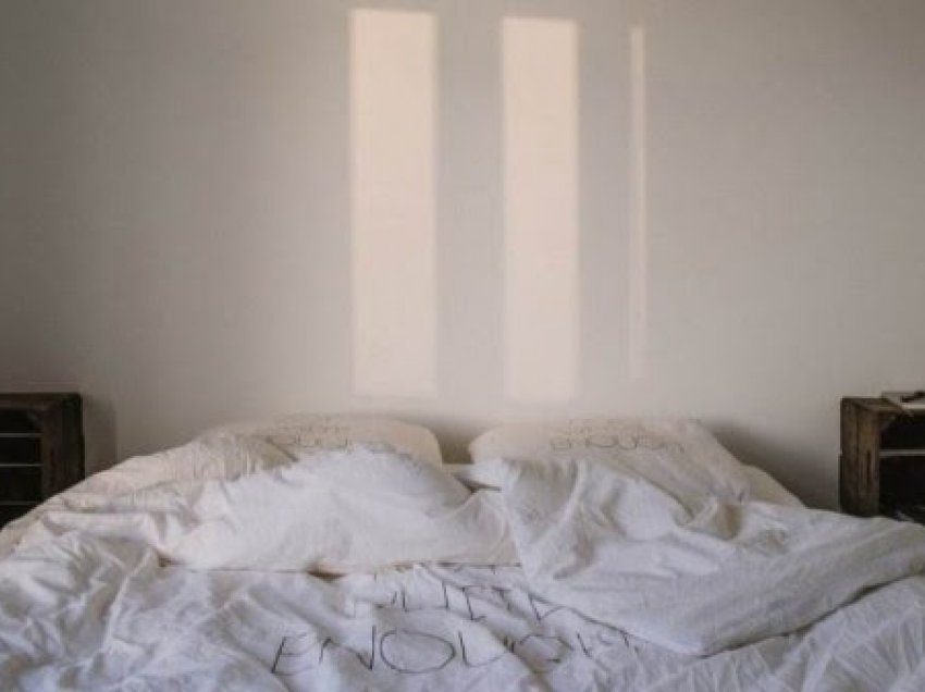 ​Gjatë verës ka më shumë baktere në shtrat - sa shpesh duhet të pastrohen çarçafët?