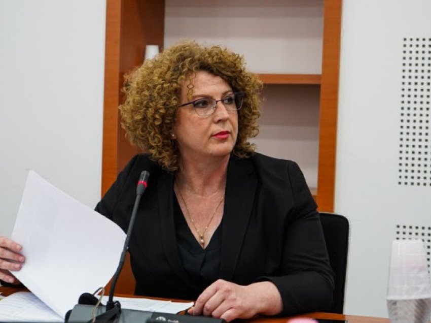 ​Ministrja Rozeta Hajdari para deputetëve të Komisionit për Mbikëqyrjen e Financave Publike