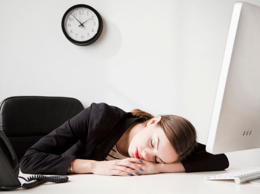 Një nga arsyeja se përse duhet të kërkoni të merrni një sy gjumë gjatë orarit të punës