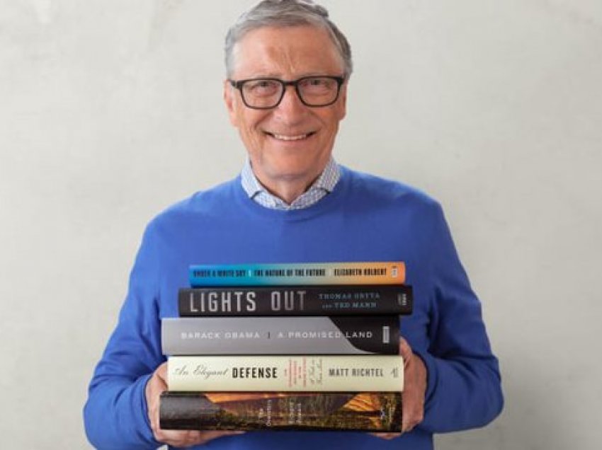 5 librat që Bill Gates rekomandon të lexoni këtë verë