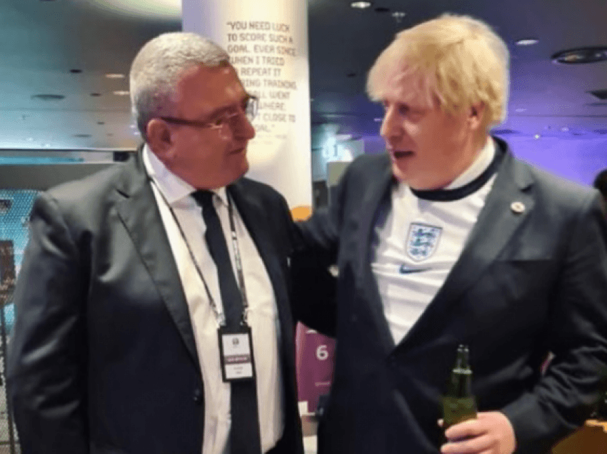 Kryetari i FSHF-së takohet me Boris Johnson në “Wembley”