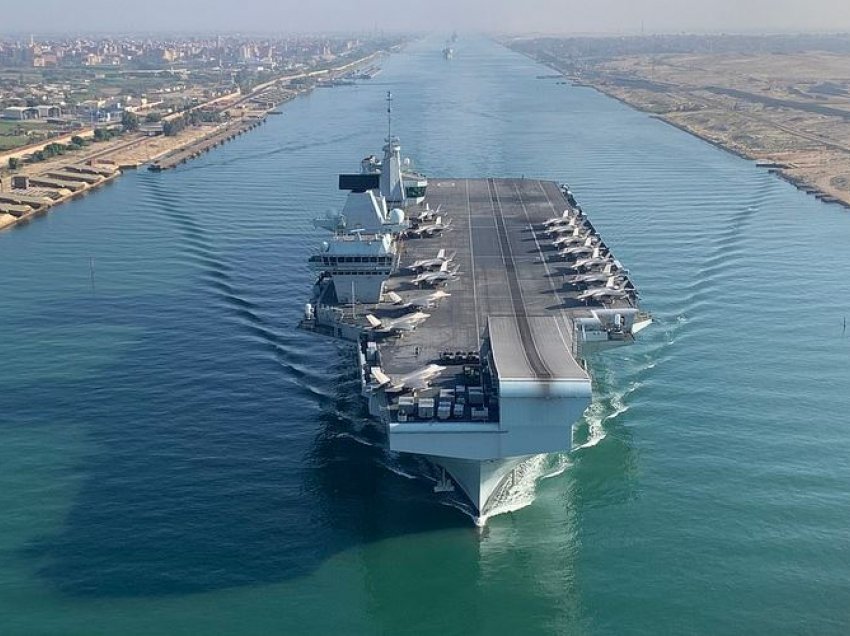 Aeroplanmbajtësja britanike kalon kanalin e Suezit, drejt Detit të Kinës Jugore 