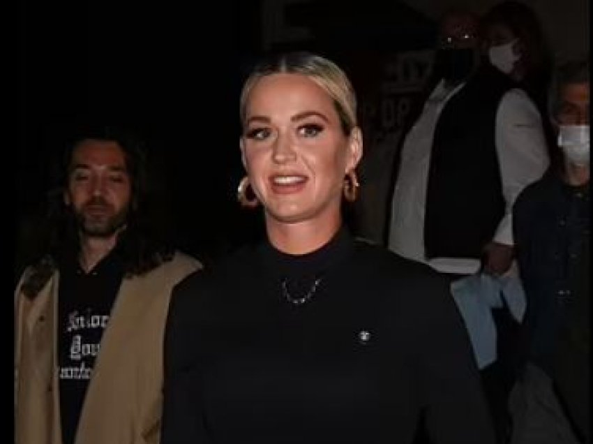 Merr vëmendje veshja e Katy Perry derisa shihet në publik me partnerin