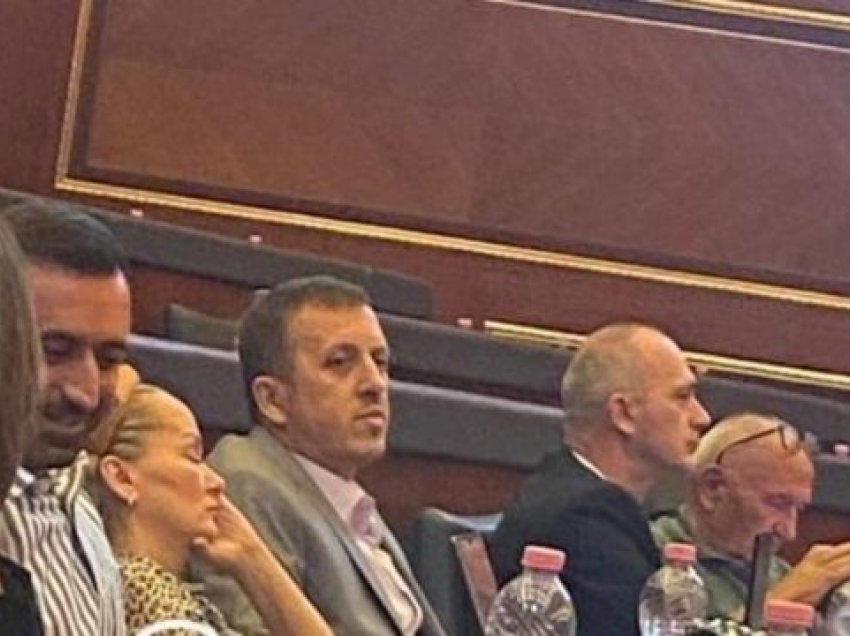Jo veç Adriana Matoshi, ja lideri që kishte fjetur në Kuvendin e Kosovës para saj