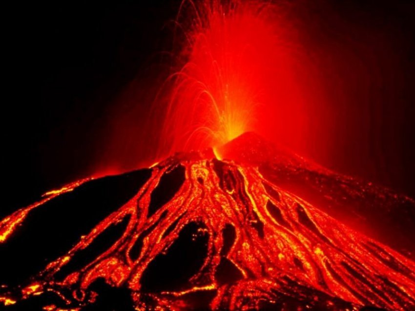 Vullkani Etna sërish me një tjetër shpërthim 