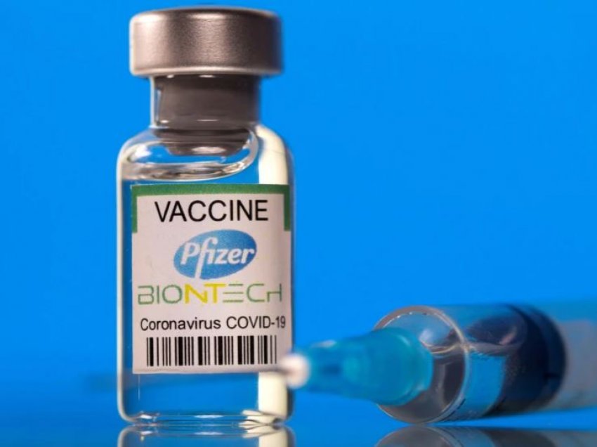 SHBA: Zyrtarët e shëndetësisë thonë se doza e tretë e vaksinës nuk është ende e nevojshme