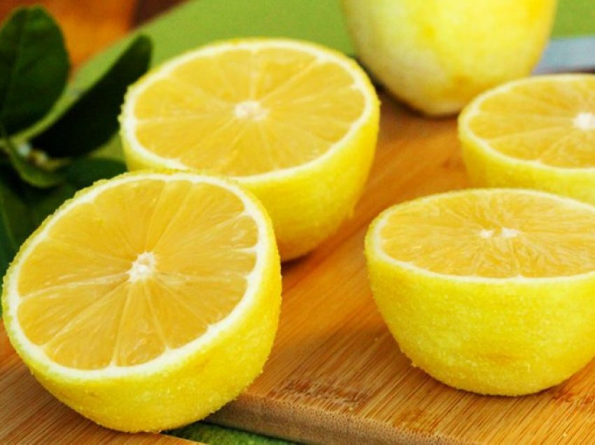 Lëngu i limonit, kur nuk duhet ta teproni me dozën