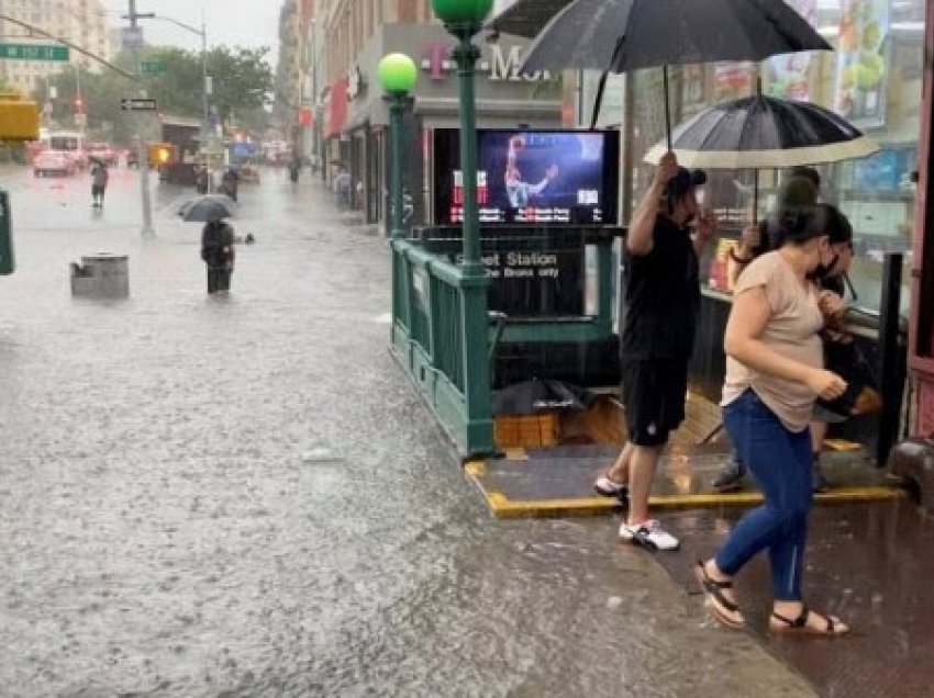 Reshje të mëdha shiu në ShBA dhe përmbytje nga stuhia tropikale Elsa