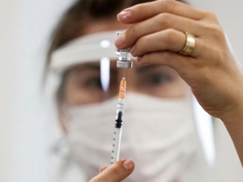 Grave që vaksionohen me Pfizer u rritet gjoksi, çka thonë ekspertët 