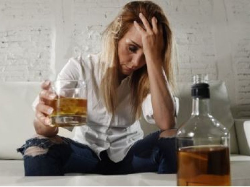 Mjekët thonë se situata e grave me alkoolin, tani është më keq se kurrë 