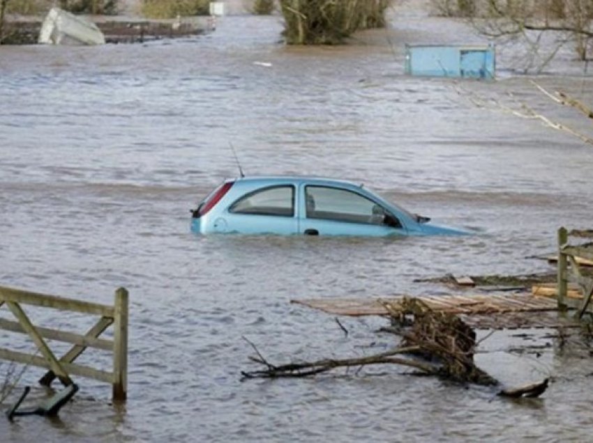 Më shumë se 120 mijë qytetarët braktisin shtëpitë për shkak të reshjeve të mëdha të shiut