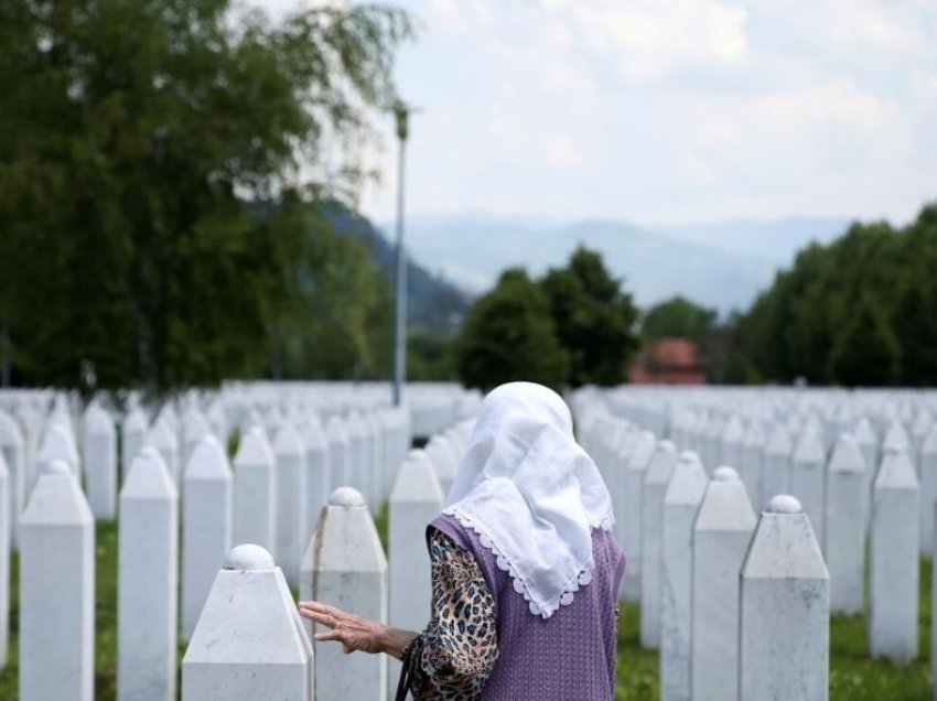 Borrell, Varhelyi: Në Evropë s’ka vend për mohim të gjenocidit
