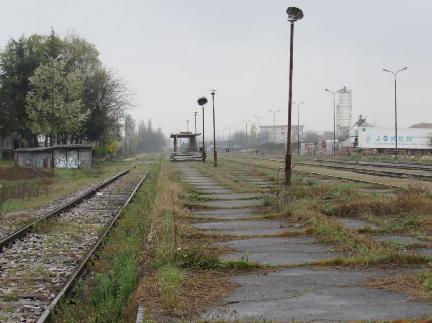 Treni ka goditur disa emigrant në hekurudhën Shkup-Gjevgjeli, një i vdekur dhe pesë të lënduar