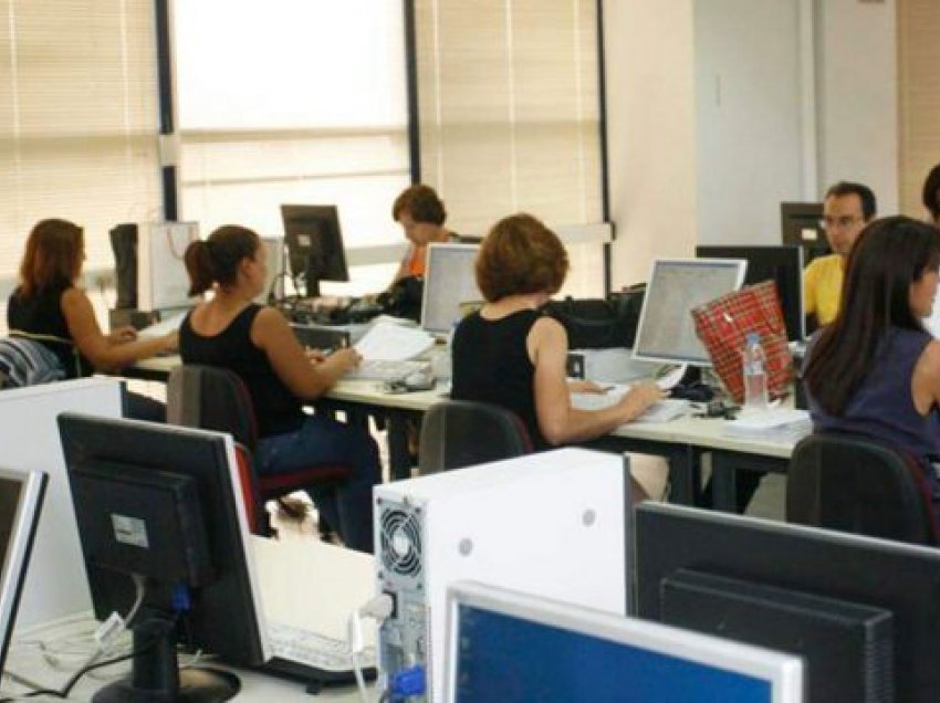 15 minuta pushim, për çdo dy orë punë përpara kompjuterit: Ky është vendimi i ri i qeverisë greke