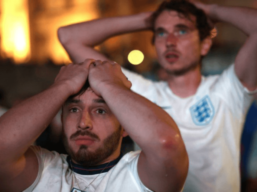 Anglezët nisin peticion që finalja e Euro 2020 të luhet përsëri