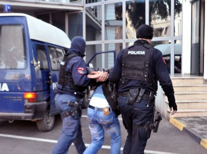 Policia arreston në flagrancë 4 persona në Berat