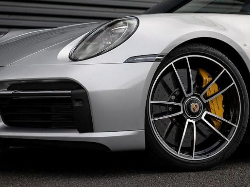 Porsche ka filluar testimin e modelit hibrid 911