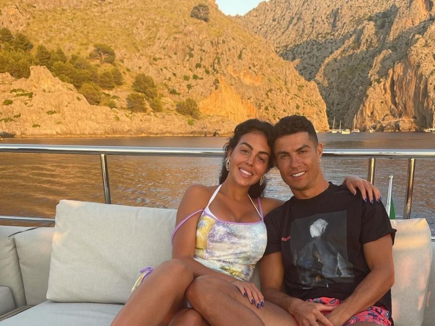 Shfaqen më të lumtur se kurrë Georgina dhe Cristiano Ronaldo 