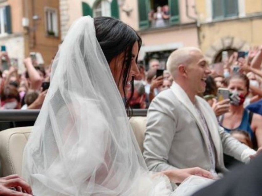 Futbollisti martohet pas triumfit 