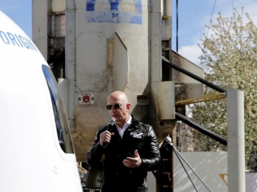 Një 18-vjeçar do të udhëtojë në hapësirë me Jeff Bezos, ja kur realizohet fluturimi