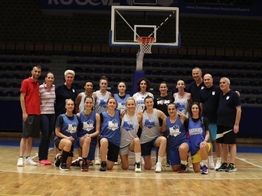 Daulina Osmani ju uron fat basketbollisteve të Kosovës para udhëtimit drejt Qipros