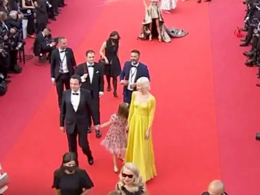 Pamje nga parakalimi i kryeministrit Kurti në tepihun e kuq gjatë Festivalit të Cannes
