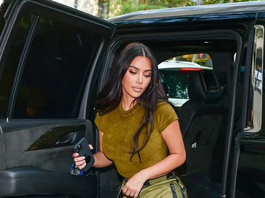 Kim Kardashian veshur me plot stil 