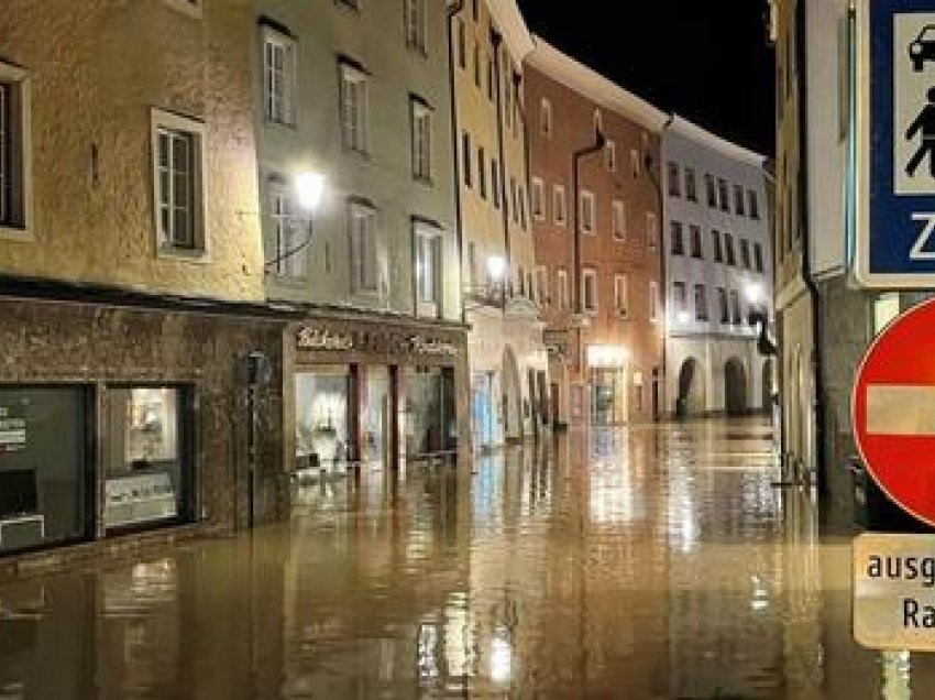Stuhia e vërshimeve prekë edhe Austrinë, përmbytet plotësisht një qytet