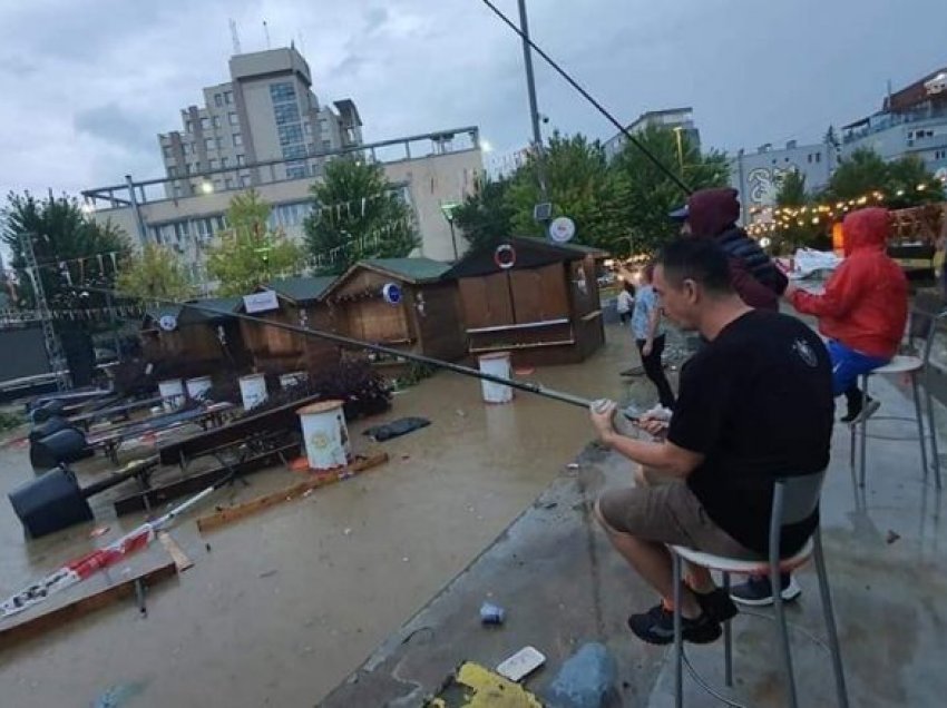Pas reshjeve të shiut, ja çfarë bëjnë qytetarët në Prishtinë 