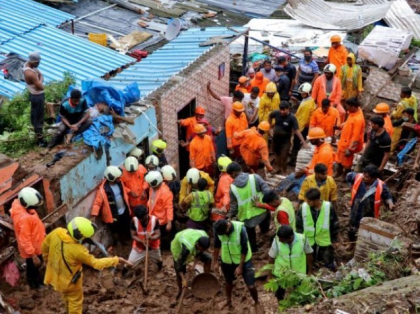 30 të vdekur nga rrëshqitja e dheut në Indi pas shiut të madh