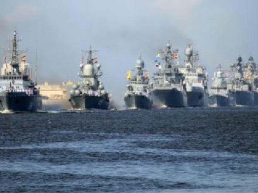 E frikshme: Rusia bëhet gati për të treguar forcën ushtarake 
