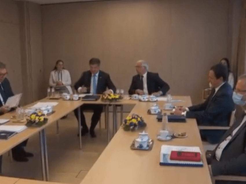 Pamje nga takimi i dytë në Bruksel ndërmjet Kurtit dhe Vuçiqit