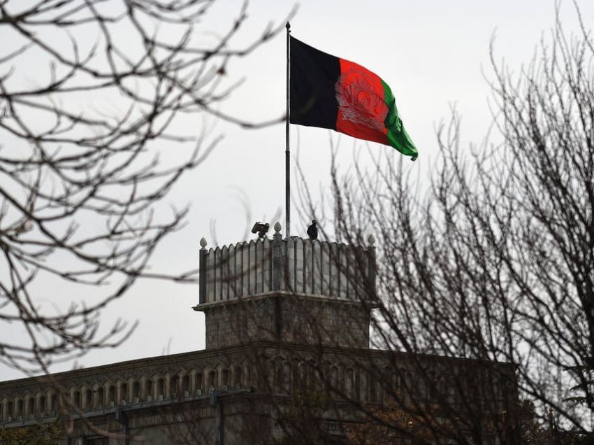 Tre raketa goditën pallatin presidencial të Afganistanit në Kabul gjatë lutjeve të Bajramit, këto janë detajet e fundit të sulmit