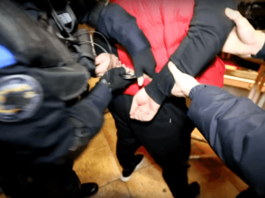 Arrestohen dy persona në Pejë, sulmuan fizikisht policët