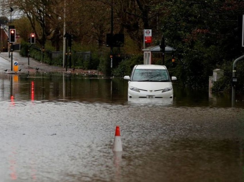 Përmbytjet përfshinë edhe Rumaninë