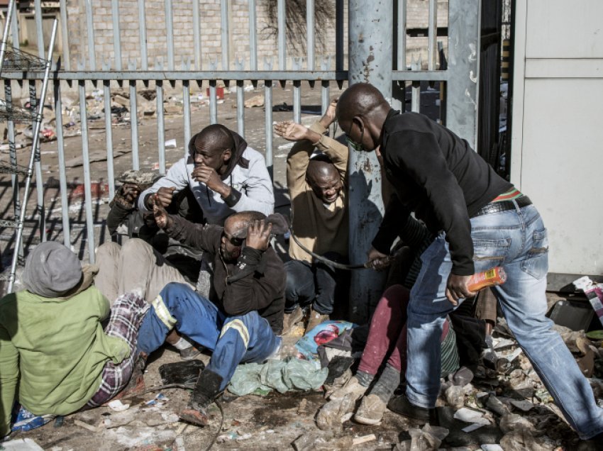 Afrikë e Jugut: 300 të vdekur nga trazirat 