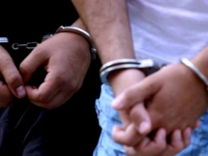 I mituri në Prishtinë arrestohet, vodhi 50 euro nën kërcënimin e armës