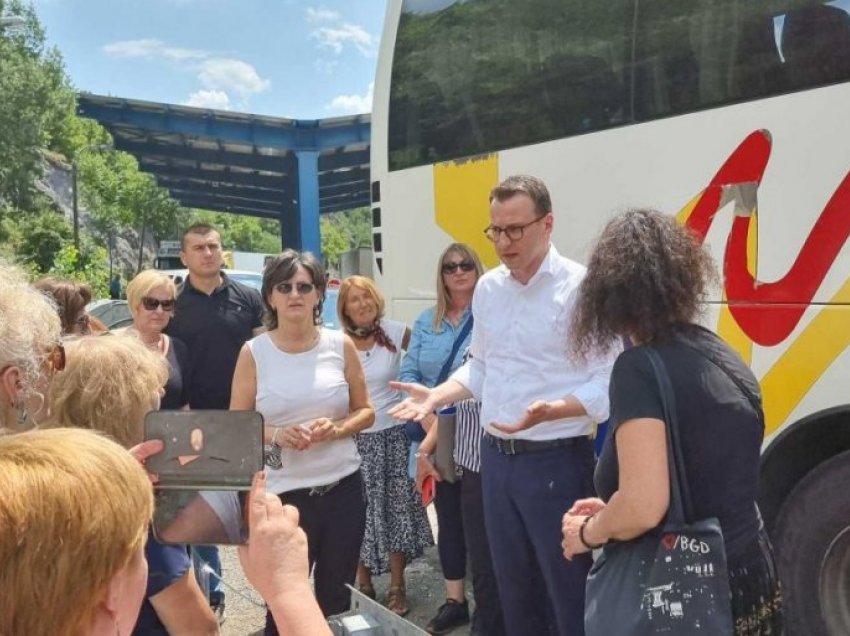 Policia e Kosovës kthen prapa dy autobus me serbë pelegrinë që kishin plan të vizitonin objektet fetare